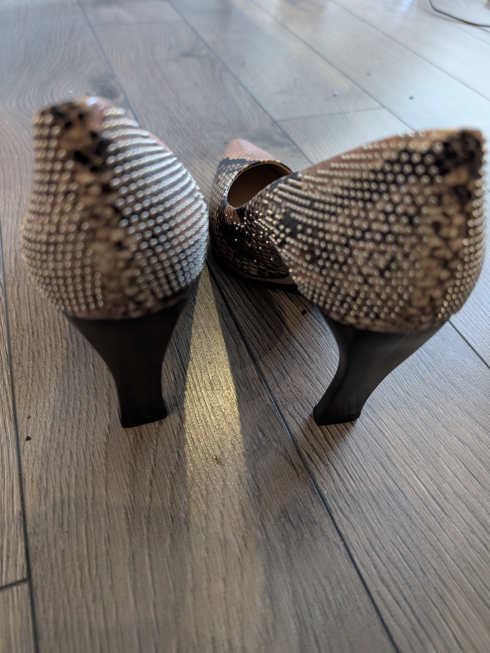 Salvatore Ferragamo Pink Snake-Print Pointed Toe Pumps - Picture 2 of 8